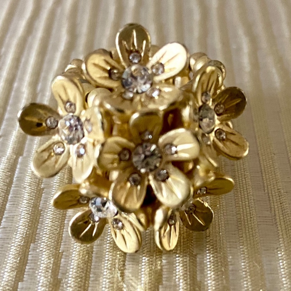 GOLD STRETCH RING W/ FLOWERS & RHINESTONES - Picture 4 of 4